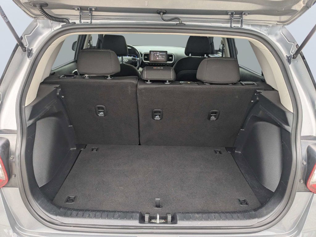 Used 2023 Hyundai Venue SEL FWD image 17
