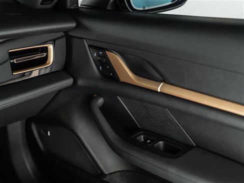 Used 2025 Porsche Taycan 4S image 31