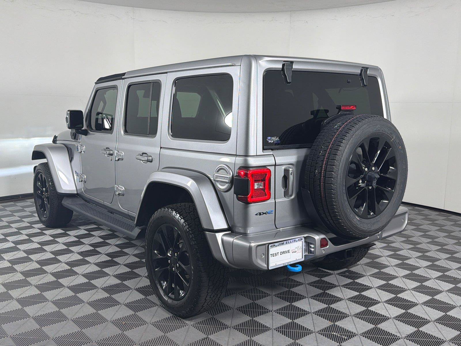 Used 2021 Jeep Wrangler Unlimited Sahara AWD/4WD image 6
