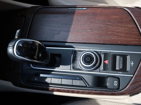 Used 2017 Maserati Levante w/ Luxury Package image 29