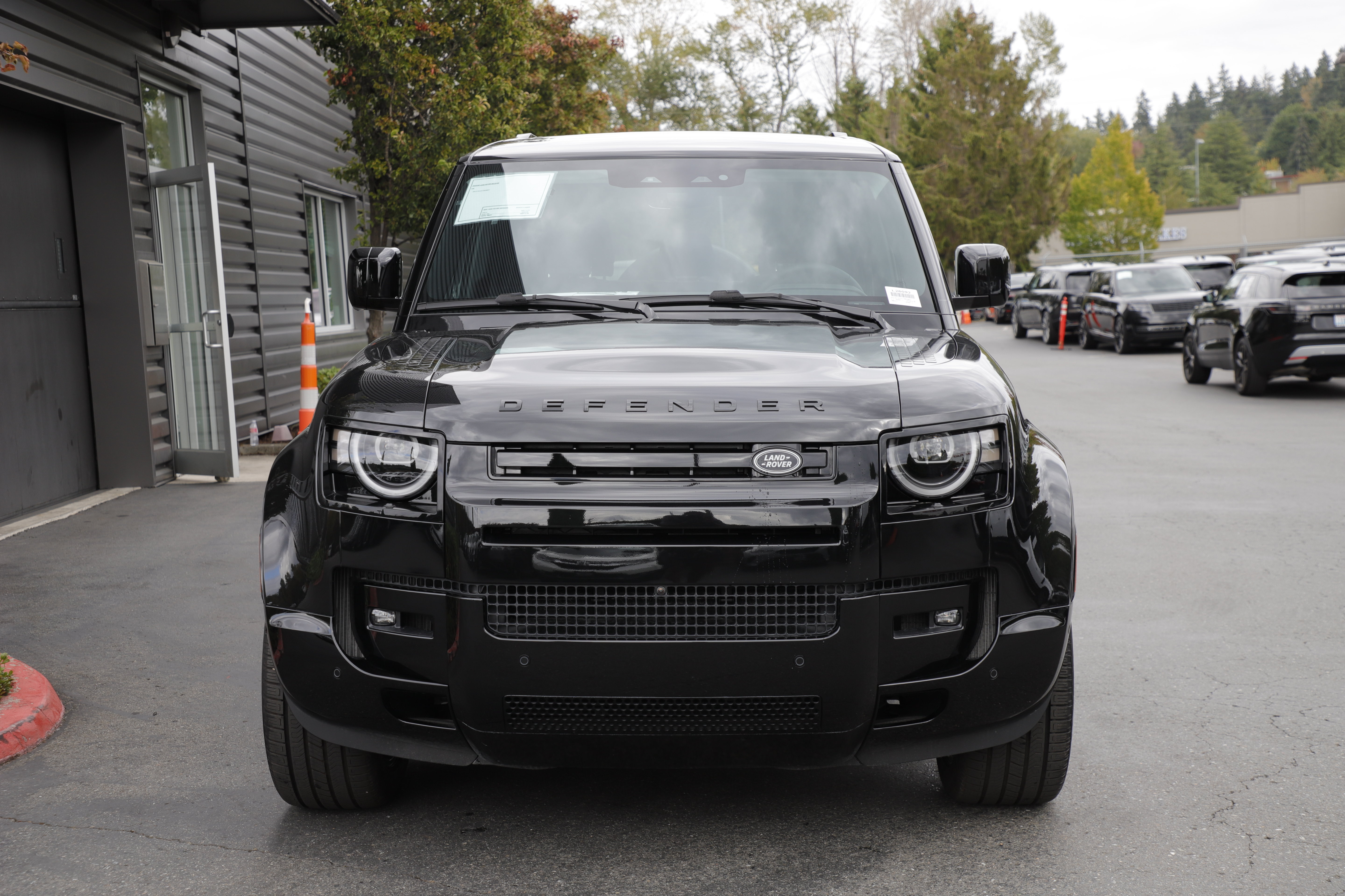 New 2026 Land Rover Defender 110 X-Dynamic SE AWD/4WD image 6