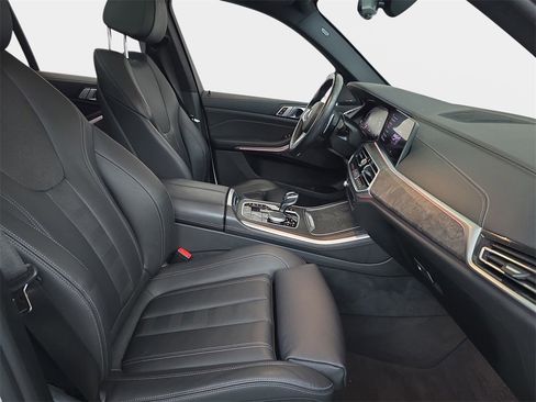 Used 2020 BMW X5 xDrive40i w/ M Sport Package image 11