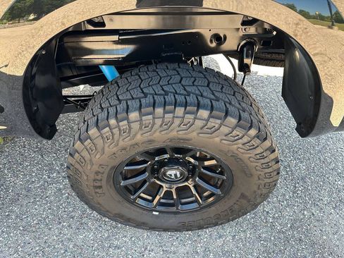 Used 2018 RAM 2500 Laramie w/ Sport Appearance Group AWD/4WD image 12