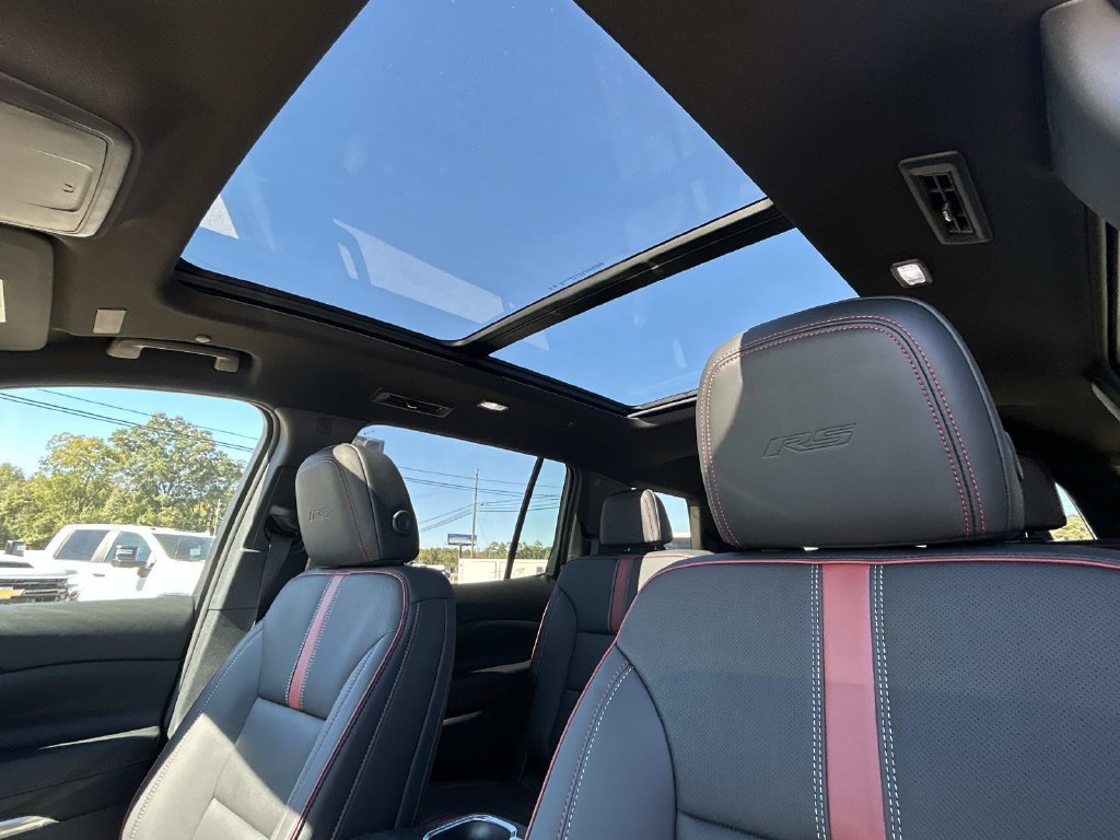 New 2027 Chevrolet Traverse RS w/ LPO, Floor Liner Package FWD image 18