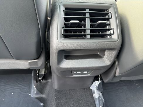 New 2026 Volkswagen Tiguan SE AWD/4WD image 13