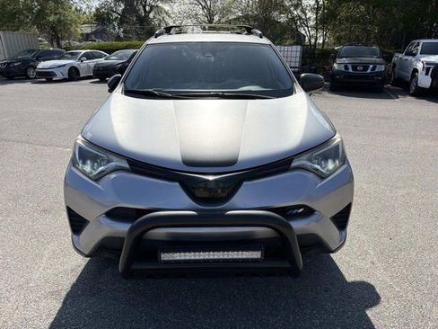 Used 2018 Toyota RAV4 LE image 6