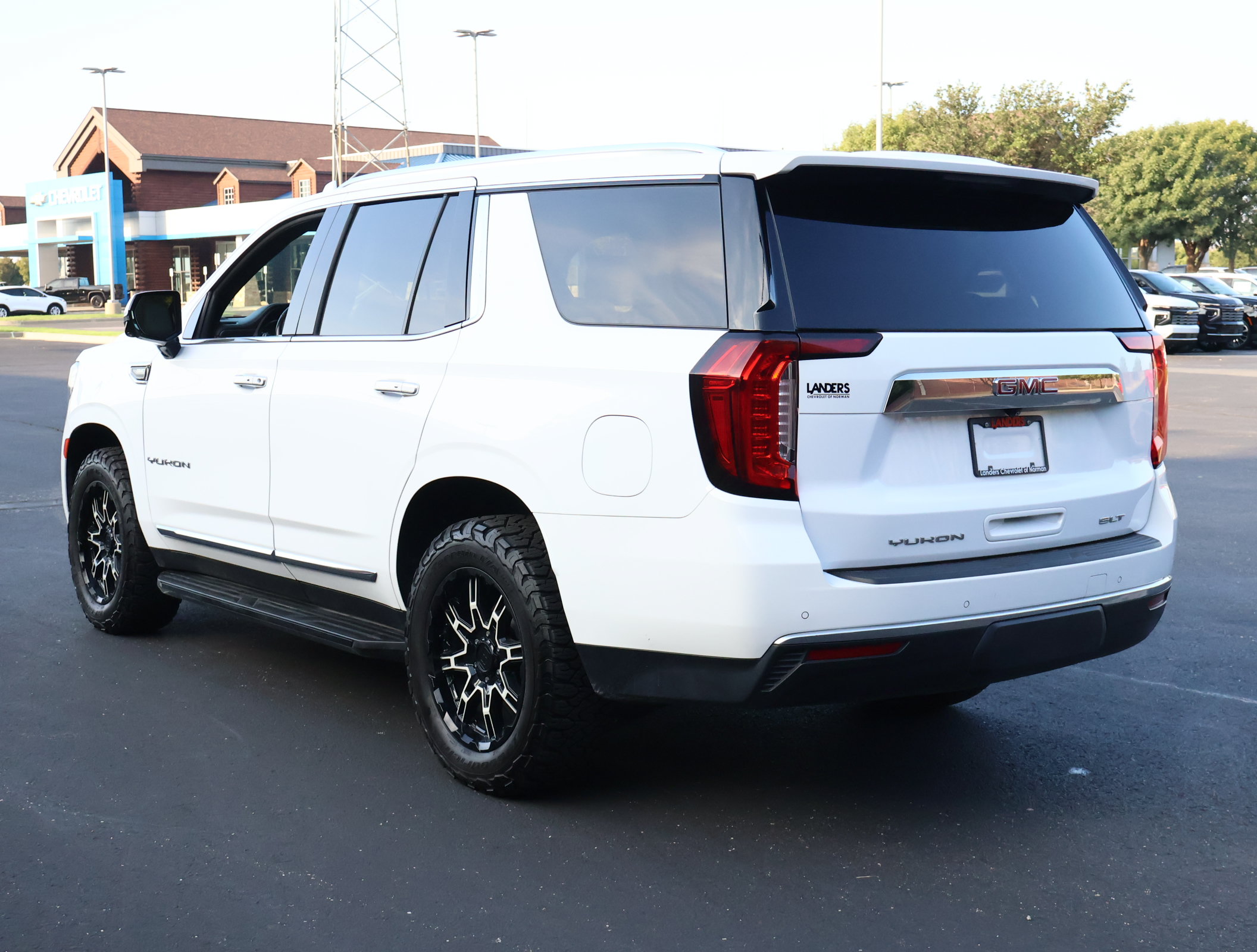 Used 2022 GMC Yukon SLT w/ SLT Premium Package AWD/4WD image 7