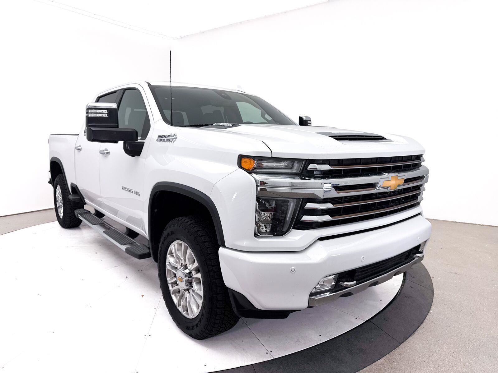 Used 2021 Chevrolet Silverado 2500 High Country w/ Technology Package AWD/4WD image 13