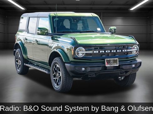 Used 2023 Ford Bronco Outer Banks image 6