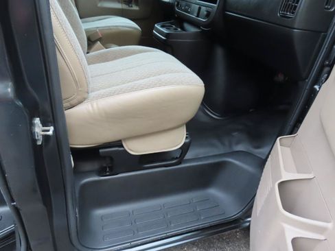 Used 2020 Chevrolet Express 3500 RWD image 13