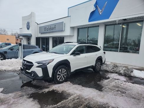 Used 2025 Subaru Outback Premium image 4