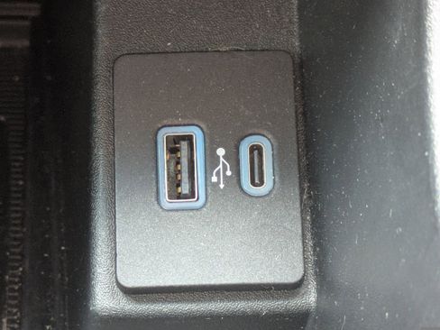 Used 2021 Ford Edge Titanium image 27