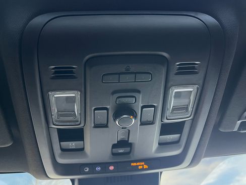 Used 2024 GMC Yukon XL Denali image 70