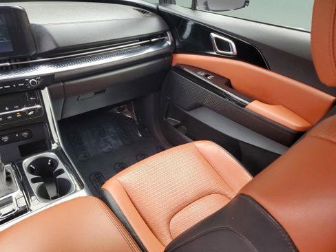 Used 2022 Kia Carnival SX Prestige image 10