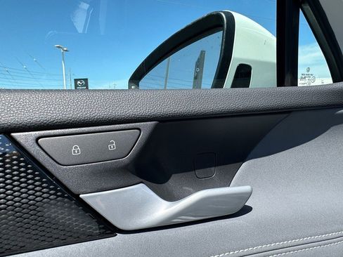 New 2025 Volkswagen Tiguan SE image 17