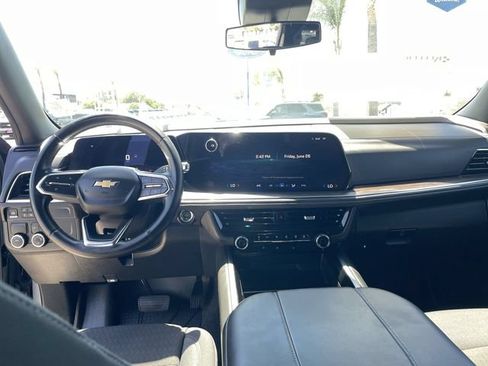 Used 2025 Chevrolet Suburban LS RWD image 19