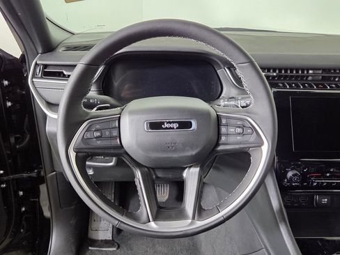 New 2025 Jeep Grand Cherokee Altitude image 15