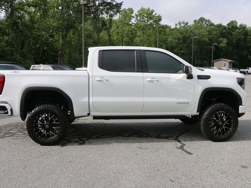 Used 2025 GMC Sierra 1500 Elevation w/ Elevation Premium Package AWD/4WD image 9