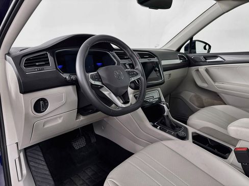 Used 2022 Volkswagen Tiguan SE w/ Panoramic Sunroof Package AWD/4WD image 9