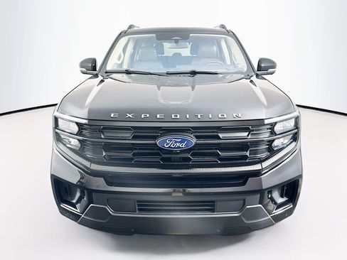 Used 2025 Ford Expedition Active AWD/4WD image 2