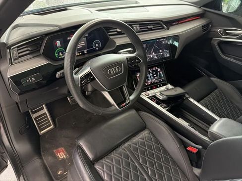Used 2024 Audi Q8 e-tron Prestige w/ Prestige Package AWD/4WD image 9