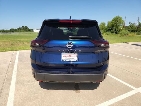 Used 2025 Nissan Rogue SV FWD image 6