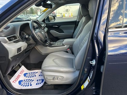 Used 2021 Toyota Highlander XLE image 9
