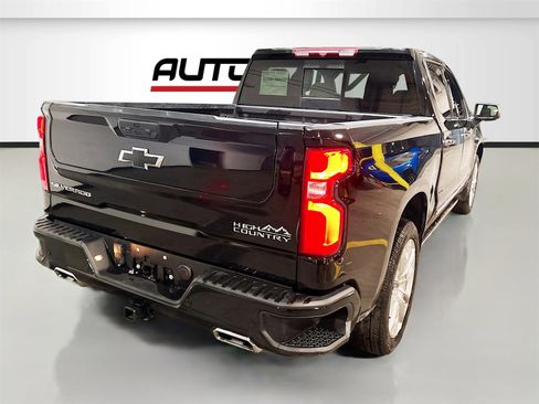 Used 2022 Chevrolet Silverado 1500 High Country w/ High Country Premium Package image 7