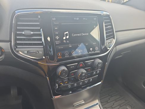 Used 2020 Jeep Grand Cherokee Laredo w/ Laredo X Package AWD/4WD image 18