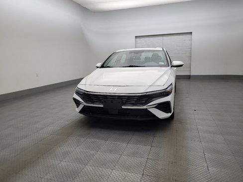 Used 2025 Hyundai Elantra SEL FWD image 15