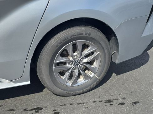Certified 2024 Toyota Sienna LE FWD image 10