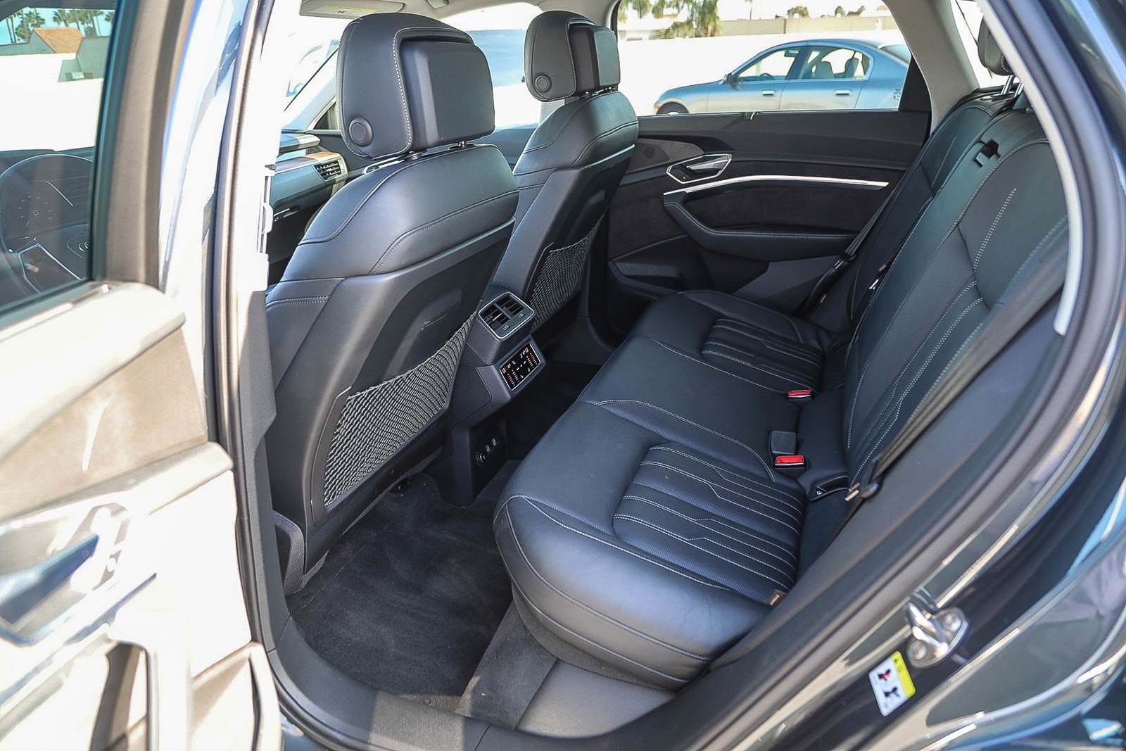 Used 2019 Audi e-tron Prestige w/ Prestige Package AWD/4WD image 19