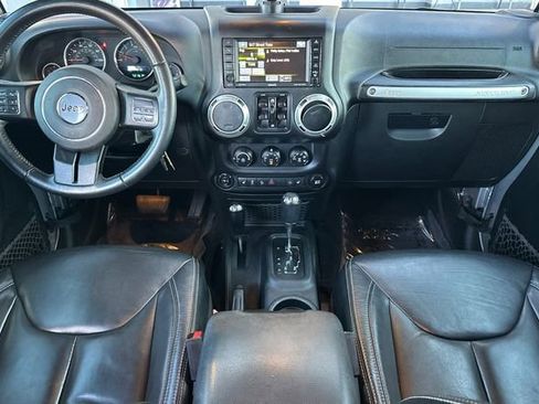 Used 2017 Jeep Wrangler Unlimited Sahara w/ Connectivity Group image 15