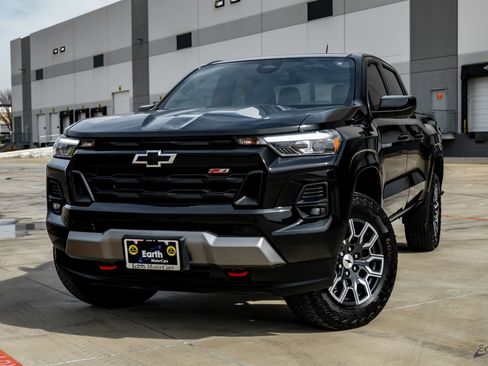 Used 2024 Chevrolet Colorado Z71 w/ Z71 Convenience Package 2 image 3