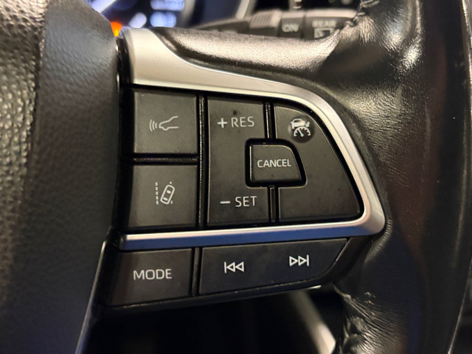 Used 2021 Toyota Highlander XLE AWD/4WD image 19