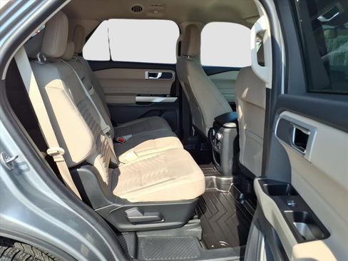 Used 2021 Ford Explorer XLT image 14