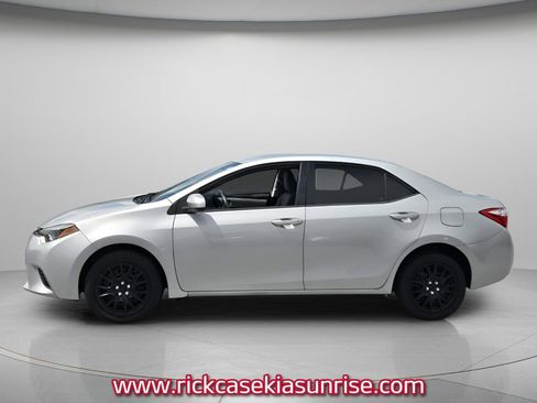 Used 2015 Toyota Corolla LE FWD image 3