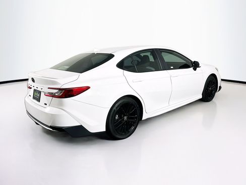 Used 2025 Toyota Camry SE FWD image 9