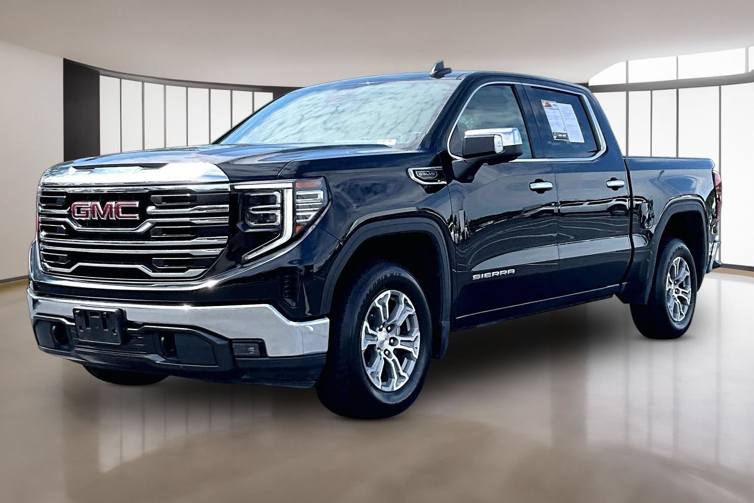 Used 2025 GMC Sierra 1500 SLT RWD image 3
