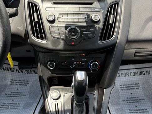 Used 2016 Ford Focus SE FWD image 25