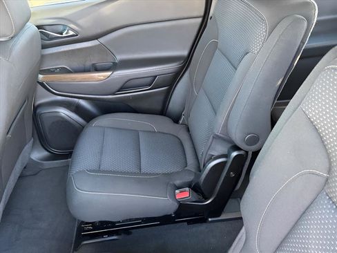 Used 2023 GMC Acadia SLE w/ Driver Convenience Package image 9