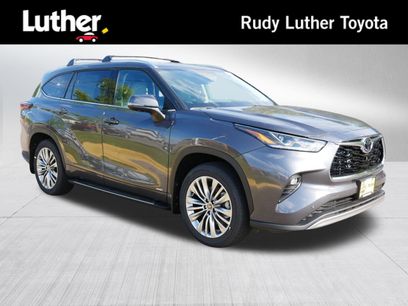New 2025 Toyota Highlander Platinum