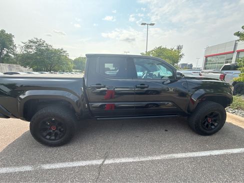 Used 2025 Toyota Tacoma TRD Pro AWD/4WD image 4