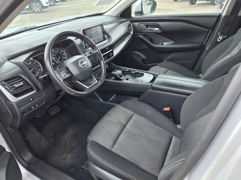 Used 2025 Nissan Rogue SV FWD image 3