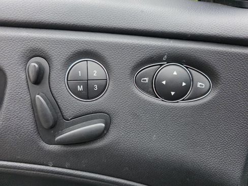 Used 2006 Mercedes-Benz CLS 500 w/ AMG Sport Pkg image 10