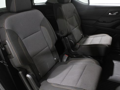 Used 2020 Chevrolet Traverse LT image 17
