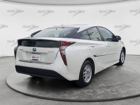 Used 2017 Toyota Prius Four w/ Premium Convenience Package FWD image 7