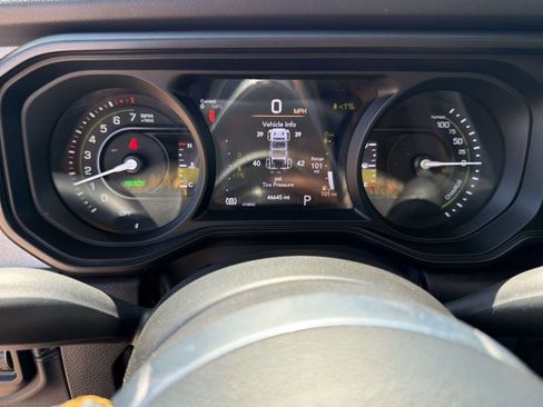 Used 2024 Jeep Wrangler Unlimited Sahara AWD/4WD image 25