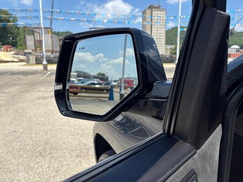 Used 2020 Cadillac Escalade Luxury AWD/4WD image 11