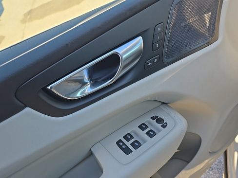 New 2026 Volvo XC60 B5 Ultra w/ Climate Package image 9